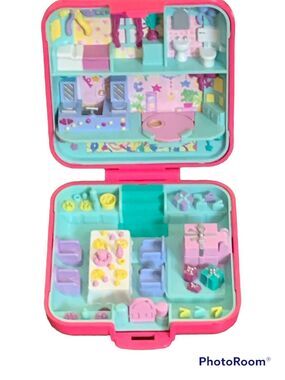 1989 Polly Pocket Bluebird "Party Time Surprise"- no dolls or music0